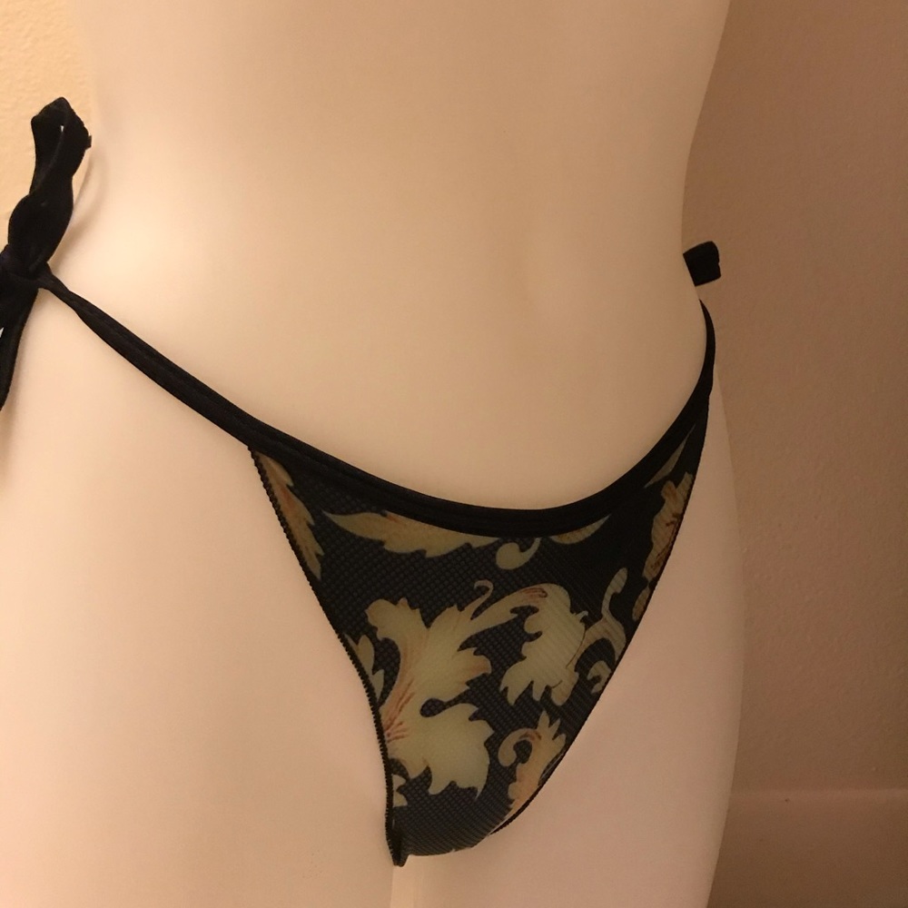 Bikini - Picture 4 of 6